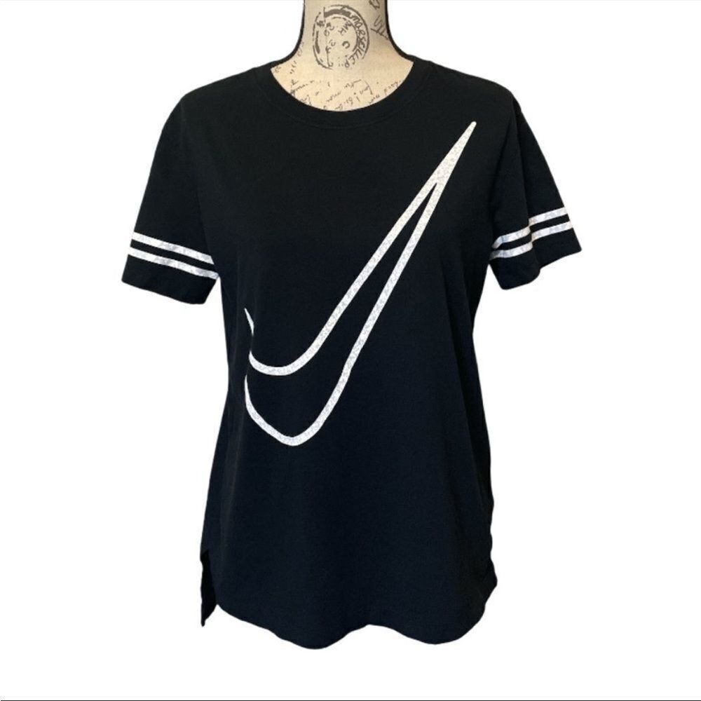 NIKE BLACK Short Sleeve Tee with Gray and White Outlined Swoosh